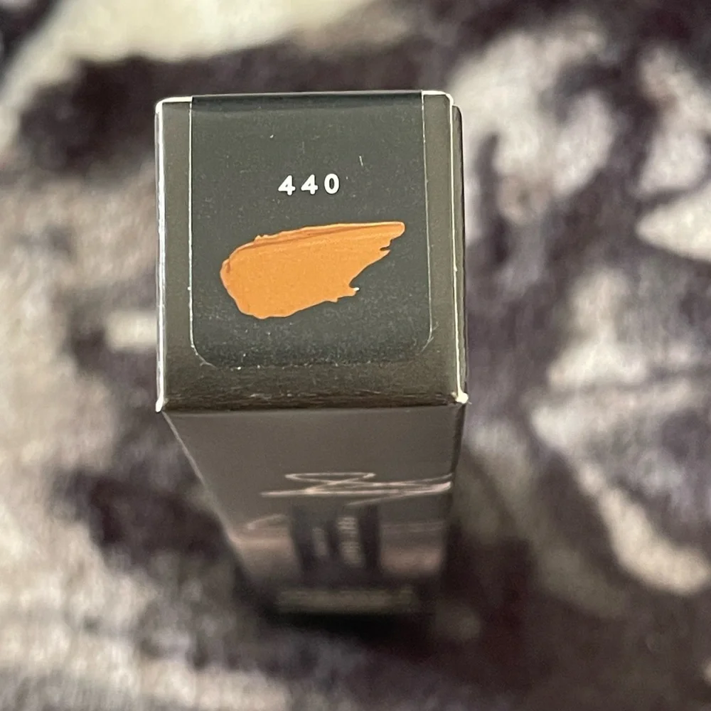 Fenty 440 Pro Filt'r Instant Retouch Concealer
